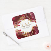 Elegant Cherry Red & Gold Monogram Script  Vierkante Sticker (Envelop)