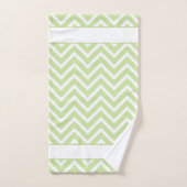 Elegant Chevron Pattern & Monogram on Sage Green Bad Handdoek (Handdoek)