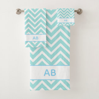 Elegant Chevron Pattern & Monogram on Turquoise Bad Handdoek