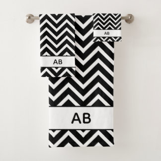 Elegant Chevron Pattern on Black White Monogrammed Bad Handdoek