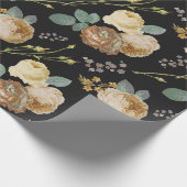 Elegant Chic Beige Rozen Floral on Black Cadeaupapier (Hoek)