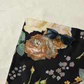 Elegant Chic Beige Rozen Floral on Black Strandlaken (In situ)