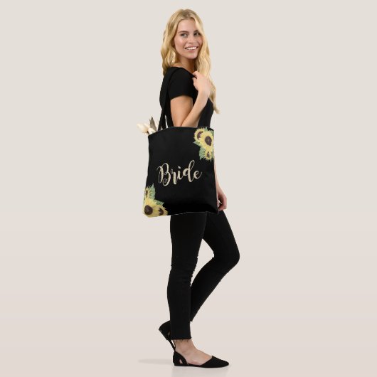 Elegant Chic Black, zonnebloemen, Bride Tote Bag (Op model)