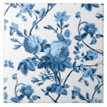 Elegant Chic Blue Roos Floral Tegeltje<br><div class="desc">Elegant en kic -geïnspireerd naadloos bloempatroon met toon-op-toonblauwe rozen, wijnstokken, bladeren en anjers op witte achtergrond.</div>