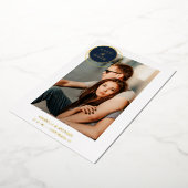 Elegant Chic Gold Navy Photo Sophisticated Wedding Folie Uitnodiging (Gedraaid)