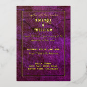 Elegant Chic Gold op Paarse Leather Wedding Folie Uitnodiging (Voorkant)