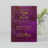 Elegant Chic Gold op Paarse Leather Wedding Folie Uitnodiging (Staand Voorkant)