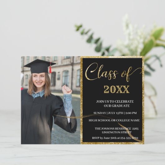 Elegant chic golden & black afstuderen-uitnodiging kaart (Staand voorkant)