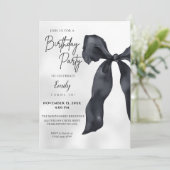 Elegant Chic Modern Black Bow Birthday Invitation Kaart (Staand voorkant)