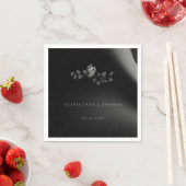 Elegant Chic Moody Black Roos Floral Wedding Servet (Insitu)