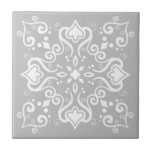 Elegant Chic White Grey Azulejo Style Pattern A01c Tegeltje<br><div class="desc">Stijlvolle Elegant Chic Azulejo Portugees mediterraan Traditioneel Stijlvol patroon keramische tegel wit op een moderne lichtgrijze achtergrond. Ideaal voor intern ontwerp of backsplash. Voor andere kleurenvariaties contacteer de ontwerper. U kunt controleren hoe het patroon eruit ziet wanneer de tegels op deze link worden samengevoegd: https://www.zazzle.com/azulejo_white_gray_pattern_a01c_scrapbook_paper-256678913219885364</div>