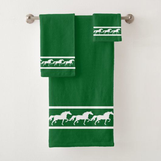 Elegant, Chic White Horses on Forest Green Bad Handdoek (Insitu)