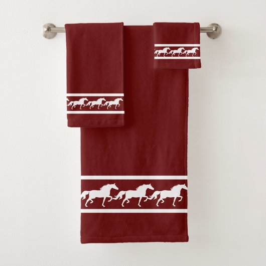Elegant, Chic White Horses on Maroon Bad Handdoek (Insitu)