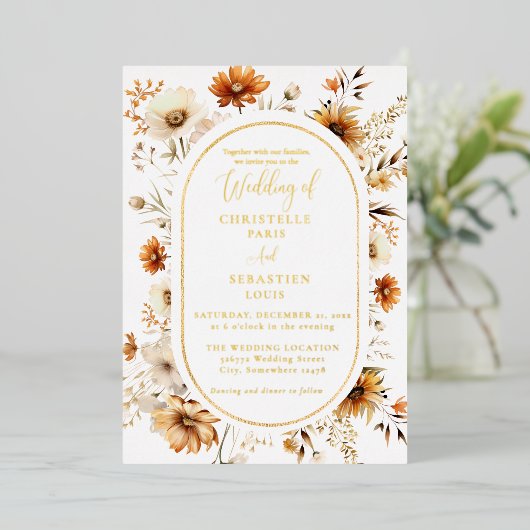 Elegant & Chique Boho Herfst Wildflower Bruiloft Folie Uitnodiging (Staand Voorkant)