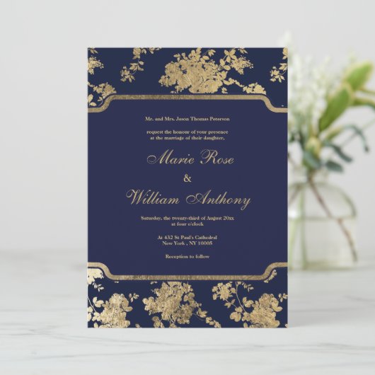 Elegant chique navy blauw faux goud bloemenbruilof kaart (Staand voorkant)