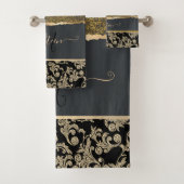 Elegant Chique Zwart Goud Swirls Monogram Bad Handdoek (Insitu)