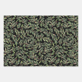 Elegant Christmas Branches and Berries Inpakpapier Vel (Voorkant)