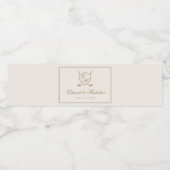 Elegant Classic Crest Monogram Golf Wedding Waterfles Etiket (Enkel label)