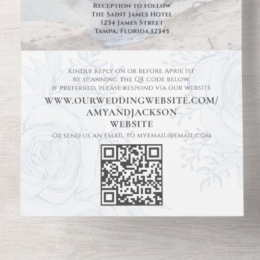 Elegant Classic Dusty Blue QR Code Bloemen RSVP All In One Uitnodiging (Binnenkant onderkant)