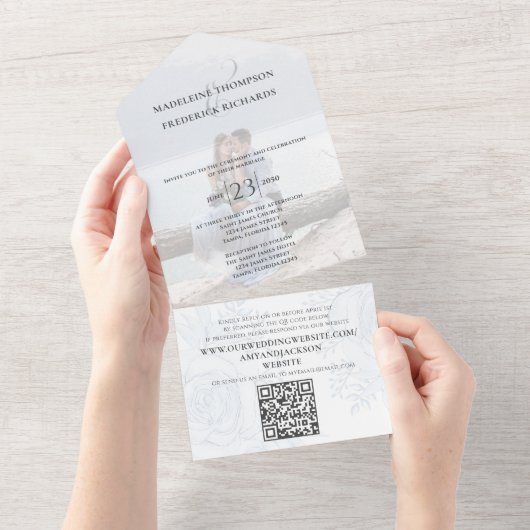 Elegant Classic Dusty Blue QR Code Bloemen RSVP All In One Uitnodiging (Afscheurbaar)