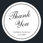 Elegant Classy Black and White Wedding Hartelijk d Ronde Sticker<br><div class="desc">Traditionele sticker voor bruiloft in klassiek zwart-wit met een eenvoudig design met "Dank u" in een elegante kalligrafie binnen een dunne rand. Dit stijlvolle ontwerp is perfect voor een formele bruiloft. Deze stickers zijn groot als envelopzegels of voor partijgunsten.</div>