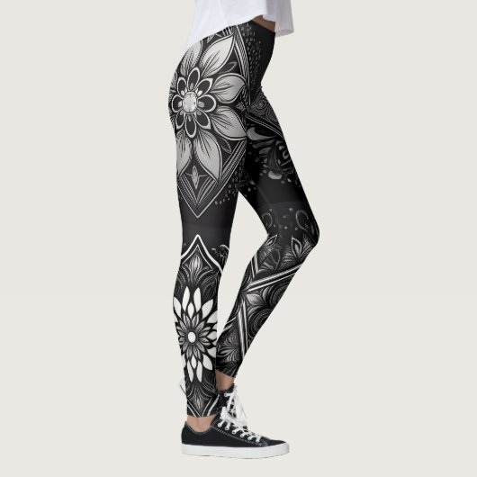 Elegant comfort: zwart-wit Mandala Leggings (Rechts)