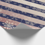 Elegant Copper Blue Kerstmis Snowflake Patroon Cadeaupapier (Hoek)