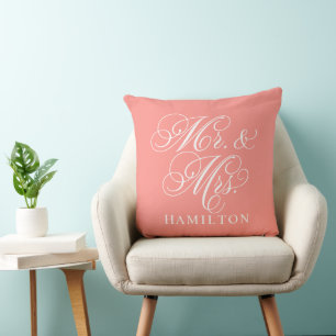 Elegant Coral Mr en Mrs Script Custom Monogram Kussen
