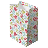Elegant Coral Pink Red Mint Blue Green Snowflakes Medium Cadeauzakje (Achterkant Gekanteld)
