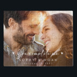 Elegant Couple Photo Memory | Romantische puzzel<br><div class="desc">Vier liefde en vreugde met onze prachtige puzzelfoto, een perfect cadeau voor een liefdevol stel bij elke gelegenheid. Deze gepersonaliseerde puzzel legt gekoesterde momenten vast, of het nu gaat om een verloving, een bruidsfeest, een bruiloft of een jubileum. Voeg een fantastische foto, de namen van het paar en een belangrijke...</div>