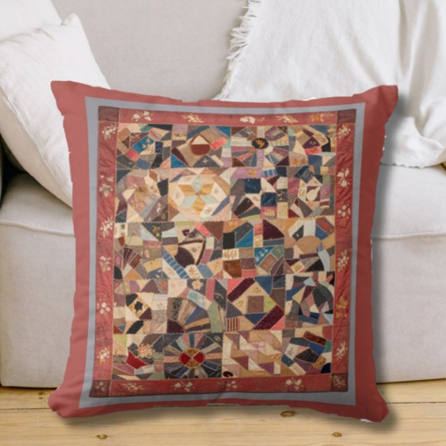 Elegant  Crazy Patchwork Quilt Pattern Kussen (A beautiful + elegant accent for your space, this pillow features a colorful vintage quilt pattern!)