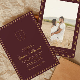 Elegant Crest Monogram Burgundy & Gold Wedding Kaart