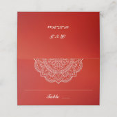 Elegant Crimson en White Paisley Indian Wedding Plaatskaartje (Buitenkant ongevouwen)