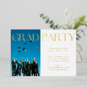 Elegant Custom Goud Afstuderen Photo Party Folie Uitnodiging (Staand Voorkant)