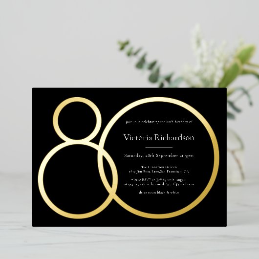 Elegant Custom Minimalist Zwart 80ste verjaardag G Folie Uitnodiging (Staand Voorkant)