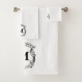 Elegant Custom Monogram Bad Handdoek (Insitu)