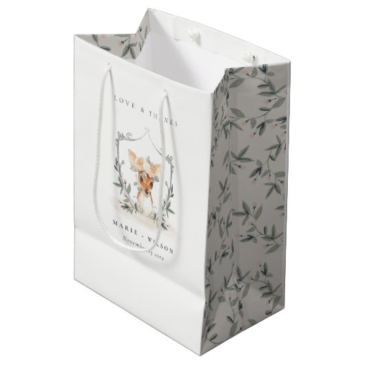 Elegant Cute Dusky Deer Floral Crest Wedding Medium Cadeauzakje (Voorkant Gekanteld)