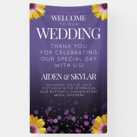 Elegant Daisies Paarse Glitter Welcome Wedding Spandoek (Verticaal)