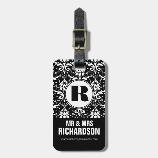 Elegant Damask Pattern Mr. en Mrs Monogram Bagagelabel (Voorkant verticaal)