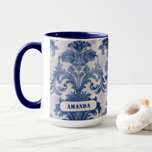 Elegant damast Blauw toile de jouy monogram Mok (Met donut)
