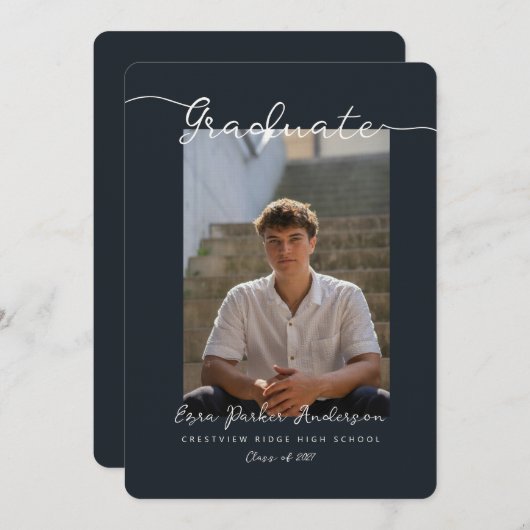 Elegant Dark Blue Graduate Announcement with Photo Kaart (Voorkant / Achterkant)