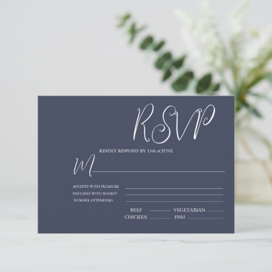 Elegant Dark Blue & White Wedding RSVP Kaart (Staand voorkant)