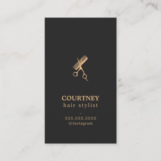 Elegant Dark Faux Gold Scissors Comb Haarstylist Visitekaartje (Voorkant)