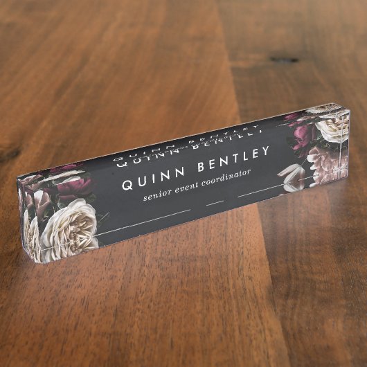 Elegant Dark Floral Bouquet Naambordje (Zijkant)
