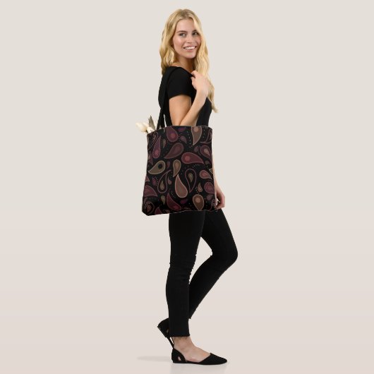 Elegant Dark Modern Paisley Pattern Tote Bag (Op model)