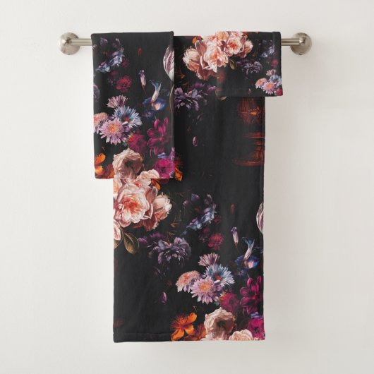 Elegant Dark Moody Bourgondië Floral Bad Handdoek (Insitu)