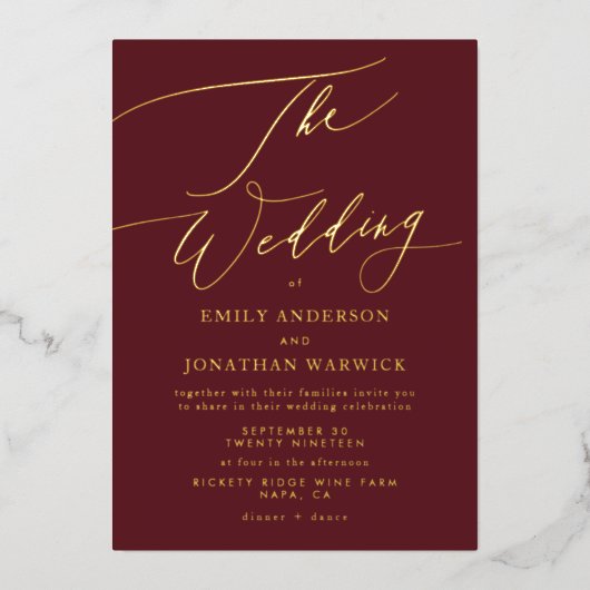 Elegant Dark Red Plum Burgundy Gold Het huwelijk Folie Uitnodiging (Voorkant)