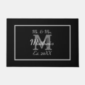 Elegant de heer en mevrouw Monogram Black Doormat Deurmat (Voorkant)