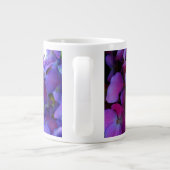 Elegant deep purple pink magenta floral hydrangeas grote koffiekop (Achterkant)