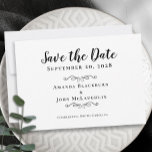 Elegant Delicate Script Romantic Calligraphy Black Save The Date<br><div class="desc">Elegant, delicaat sparen de datumkaarten in verfijnd zwart-wit zijn klassiek, formeel, en tijdloos. Het romantische ontwerp zonder grenzen staat u toe om de papieren vorm voor uw aankondiging van het verloving gemakkelijk te kiezen. Twee decoratieve bloeien die elk één enkel hart bevatten, omhullen de naam van de bruid en de...</div>